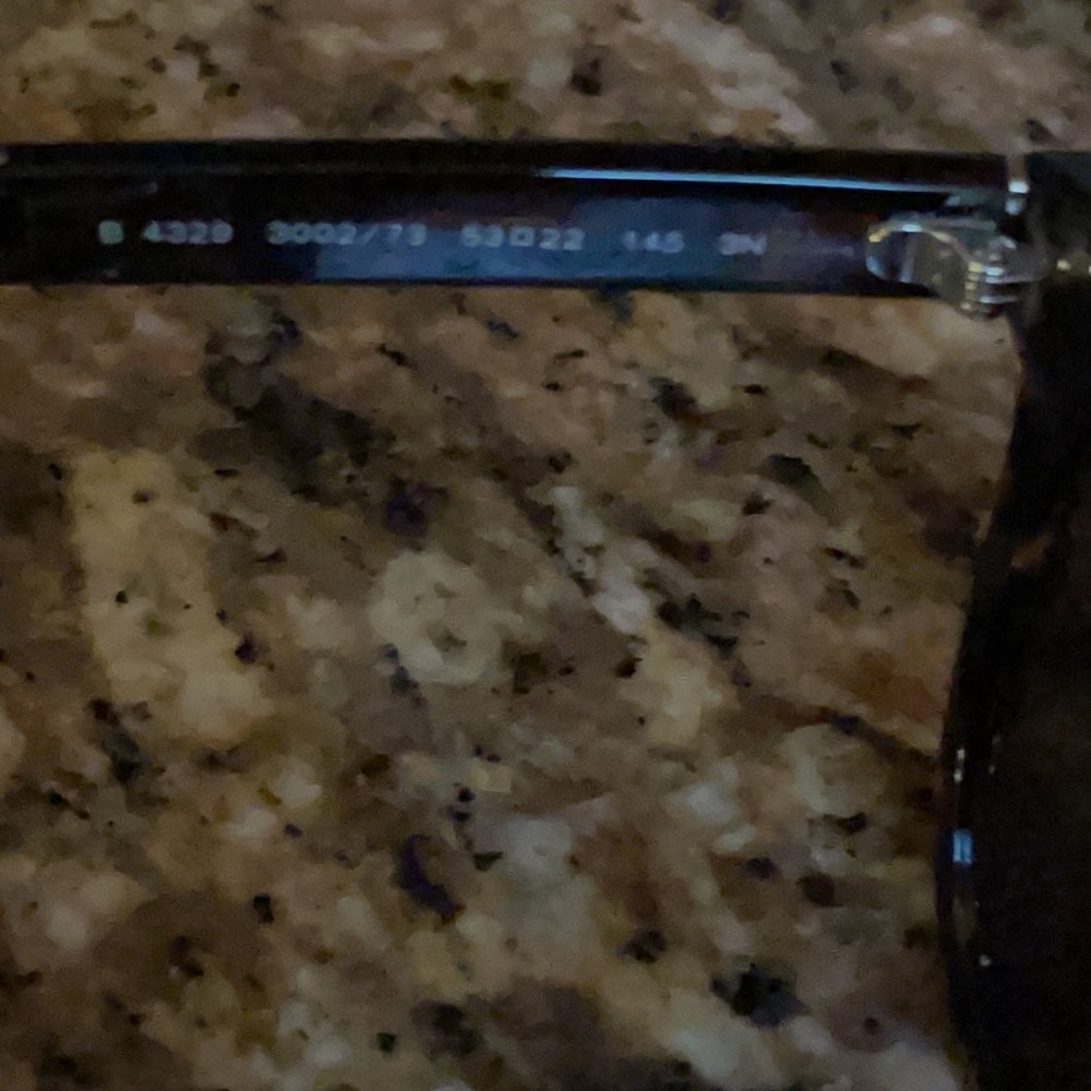 Burberry sunglasses - Picture 6 of 7